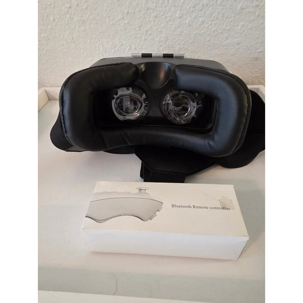 VR Shinecon Virtual Reality Glasses Black VR Headset with Bluetooth Remote